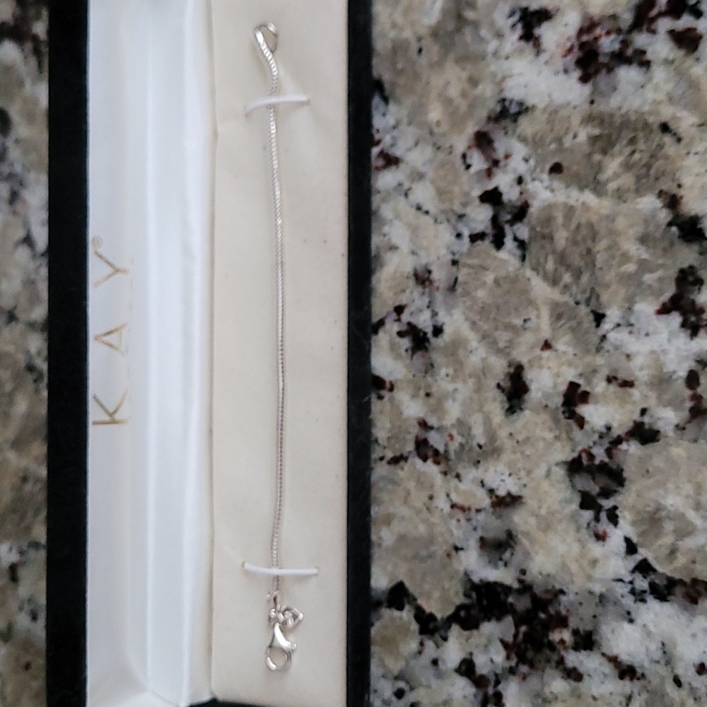 Silver tone charm bracelet 7"